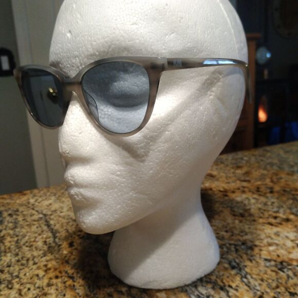 Laguna Eyewear Catalina Handmade Women's Sunglasses Gray Frame Gray Lens - Picture 1 of 12